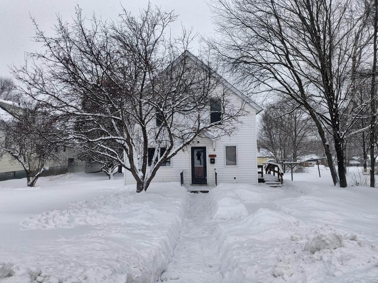 908 Erie Ave - Photo 1