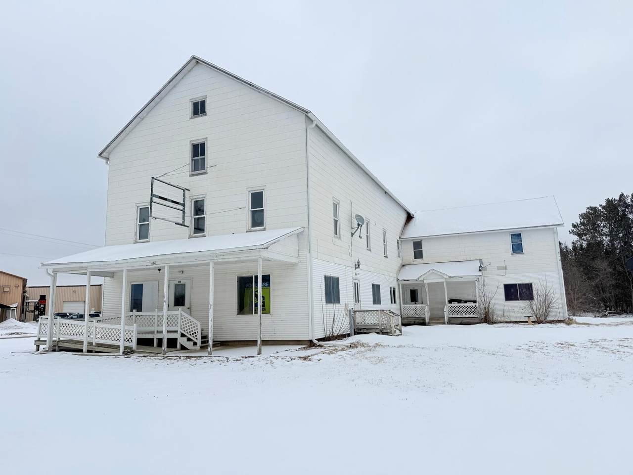 634 Bissell St - Photo 1