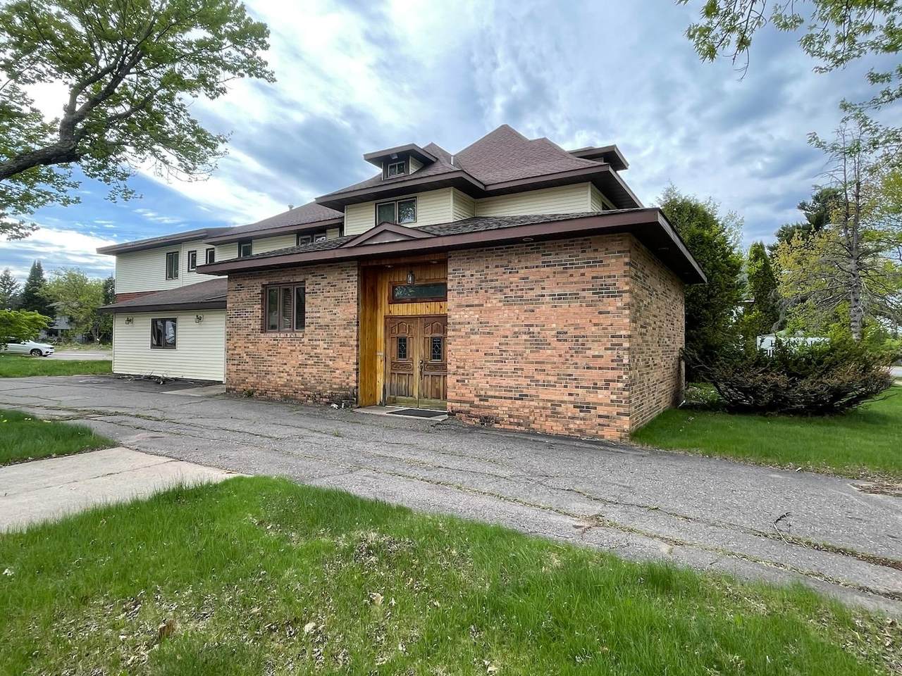 304 Avon Ave N - Photo 1