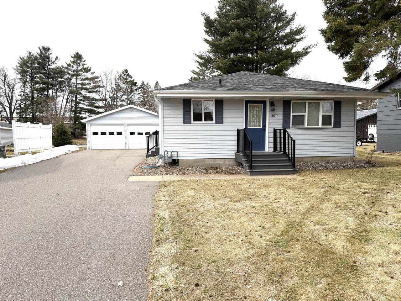 1810 Clermont St - Photo 1