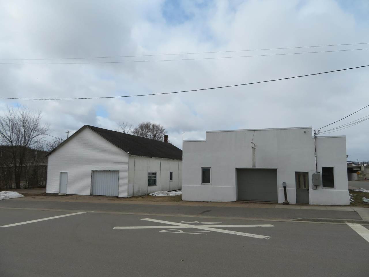 300 Park St S - Photo 1