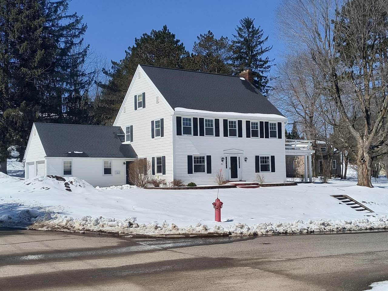 203 8TH AVE N - Photo 1