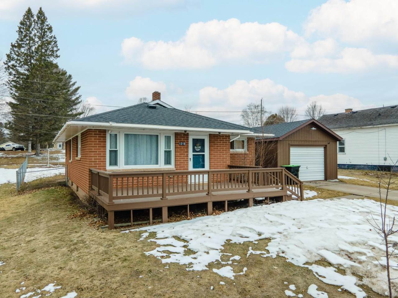 1319 River Ave N - Photo 1