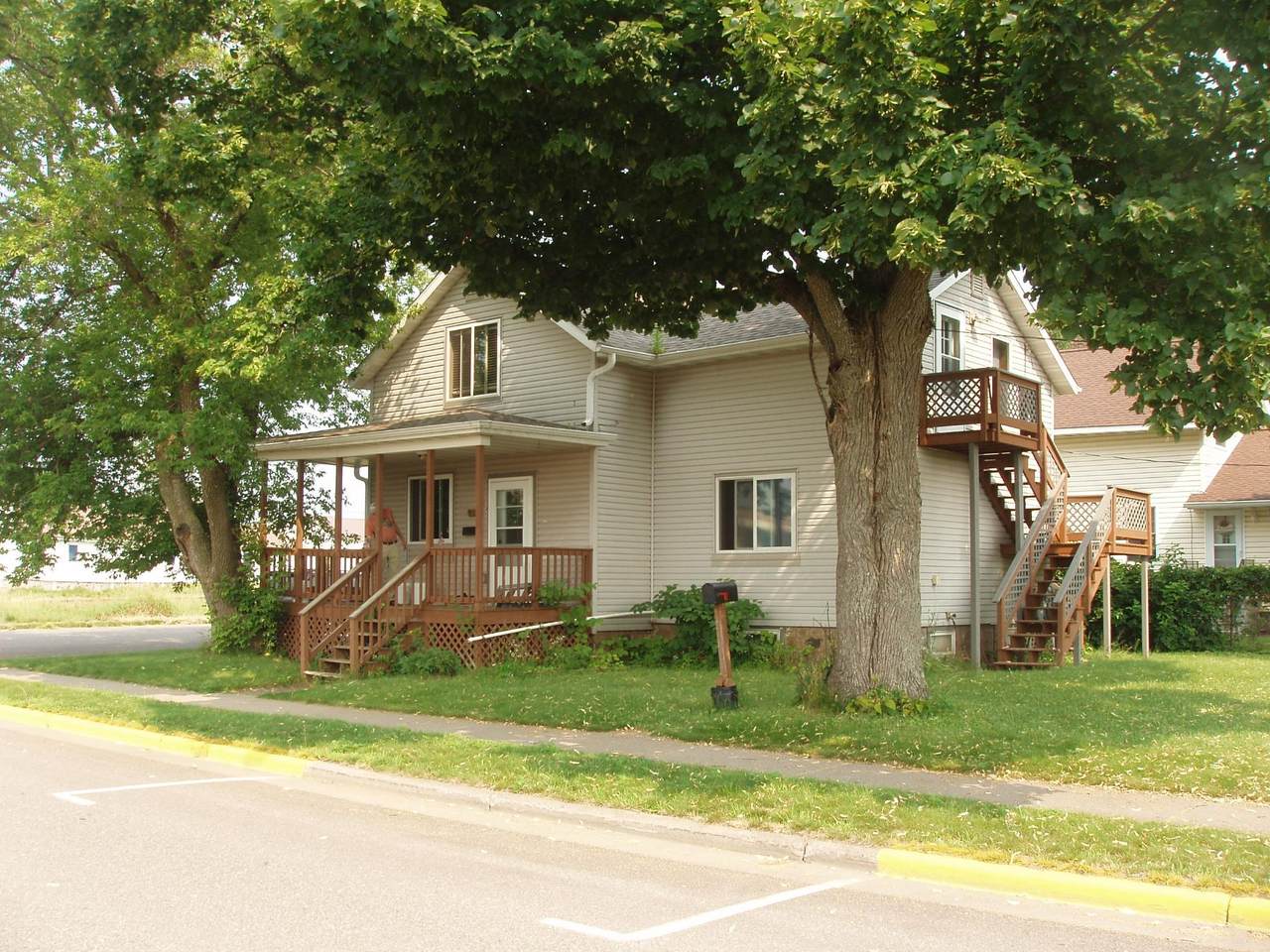 284 1ST ST N - Photo 1