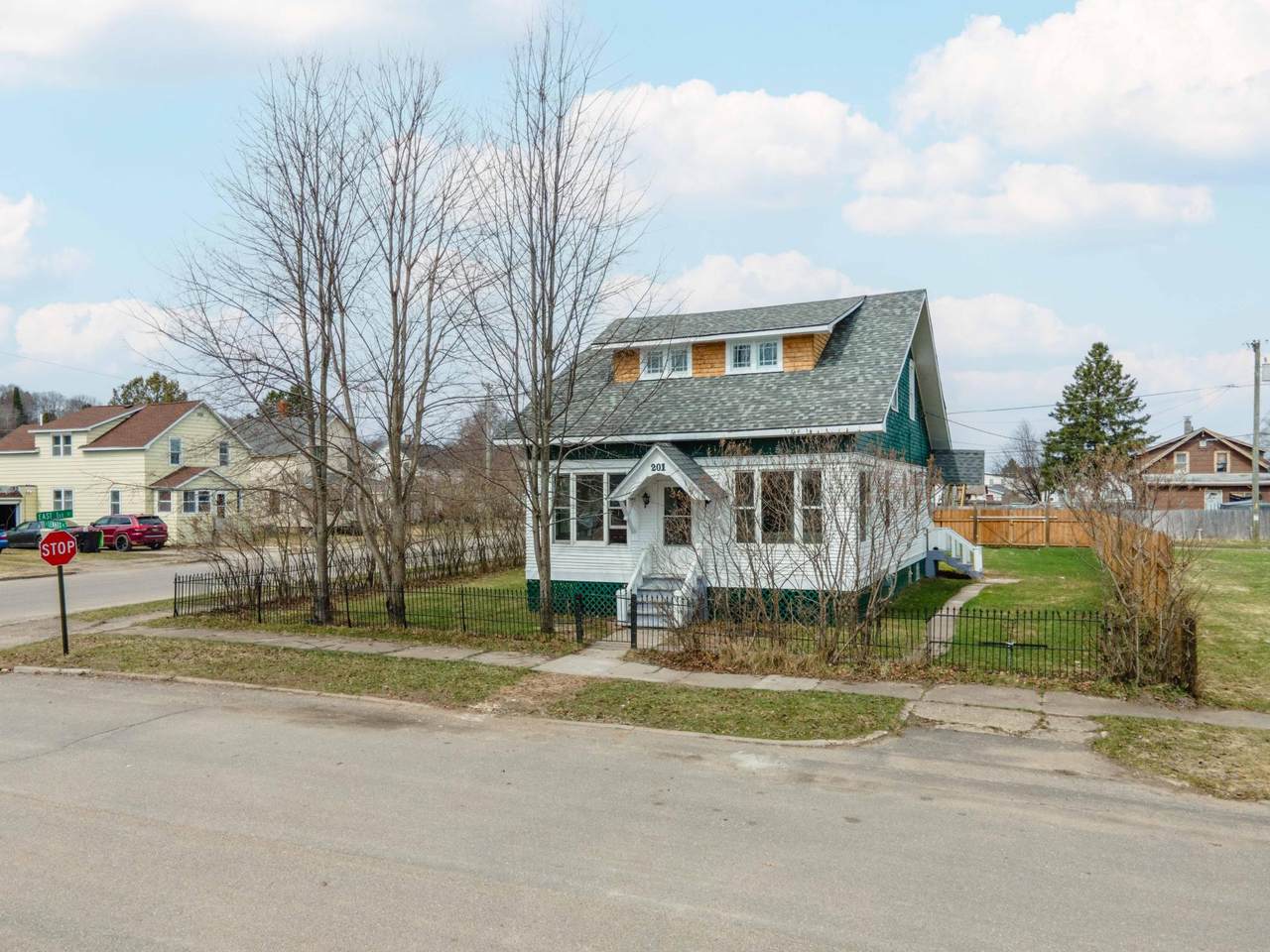 201 Lennox Pl - Photo 1