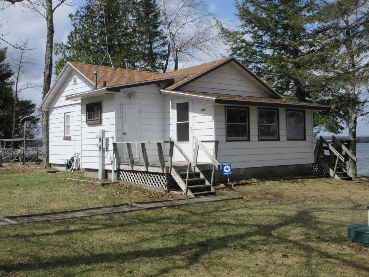 4343 Lakeview St E - Photo 1