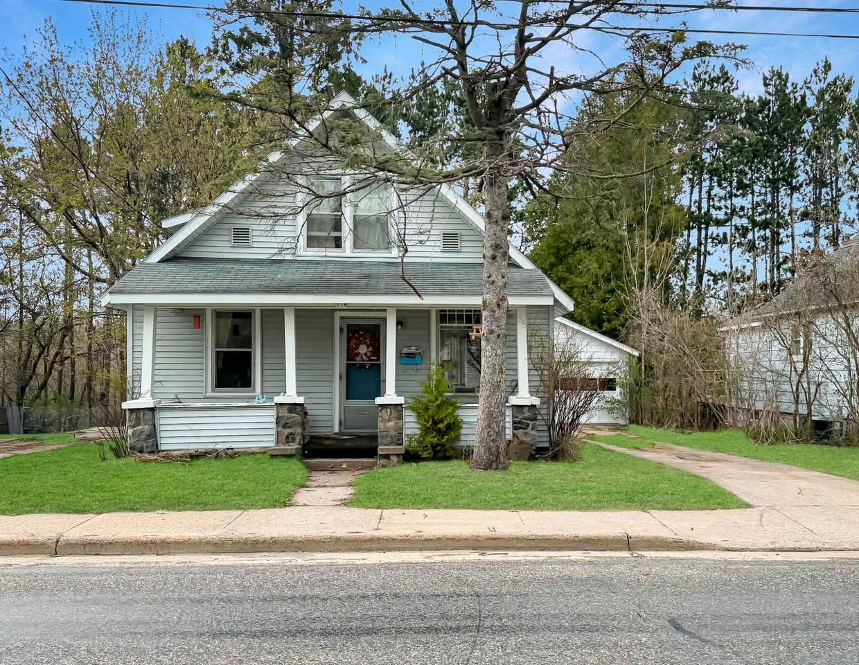 914 River St - Photo 1