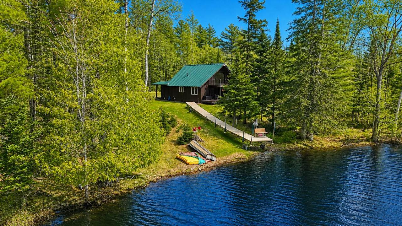 2086W Collins Rd - Photo 1