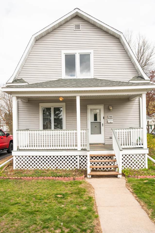 715 Randall Ave - Photo 1