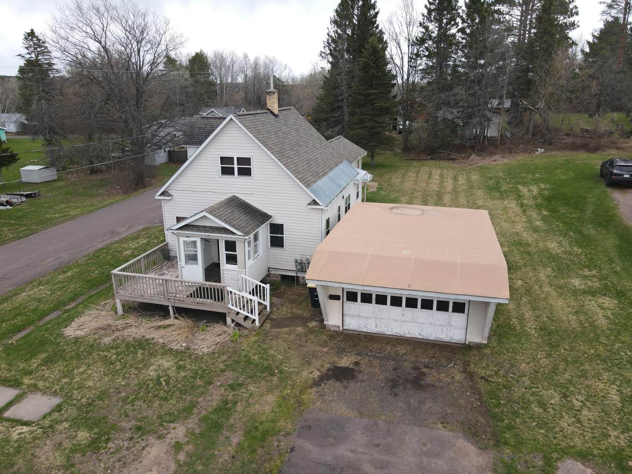 301 Larch St W - Photo 1