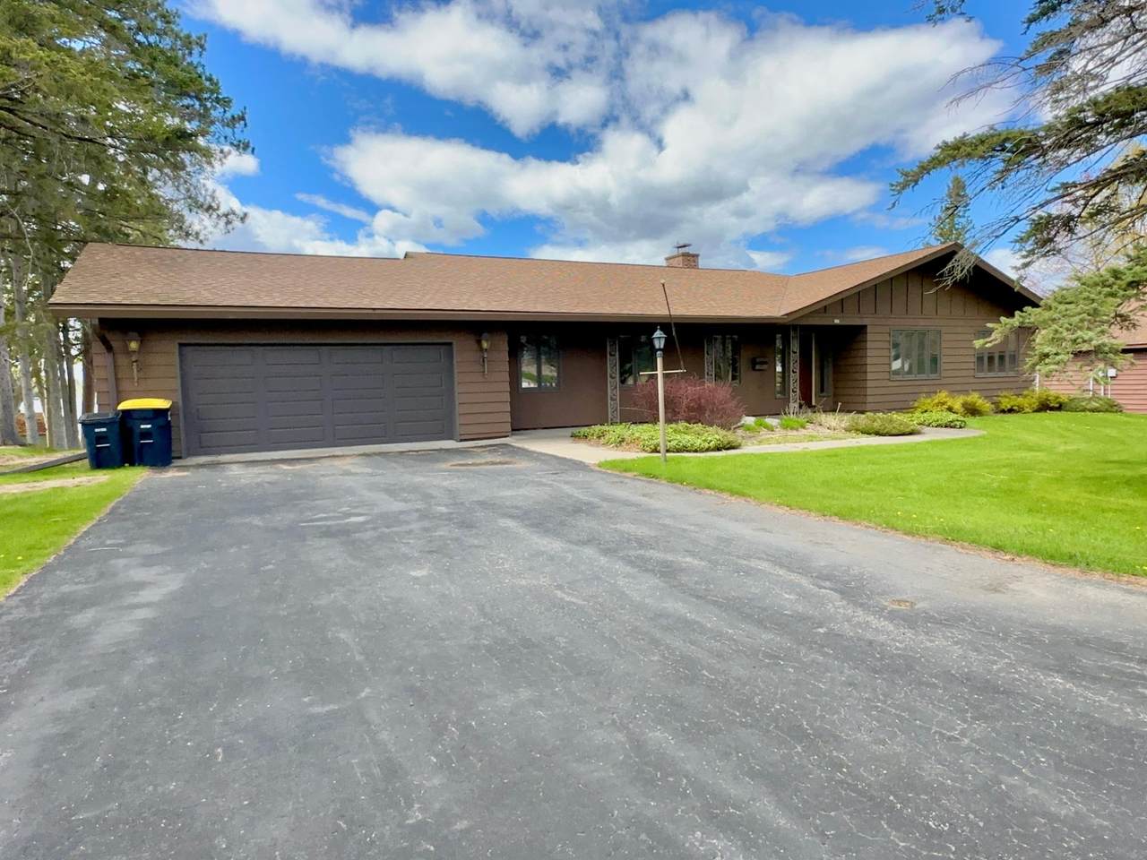 725 Lake Shore Dr - Photo 1