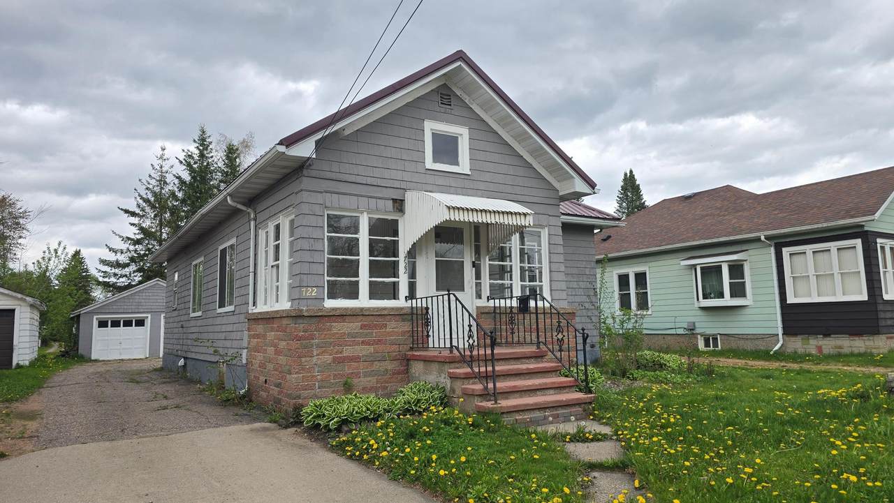 722 Cherry St - Photo 1