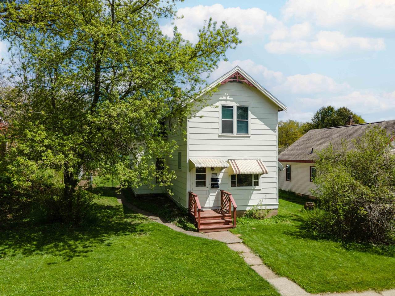309 5TH ST S - Photo 1