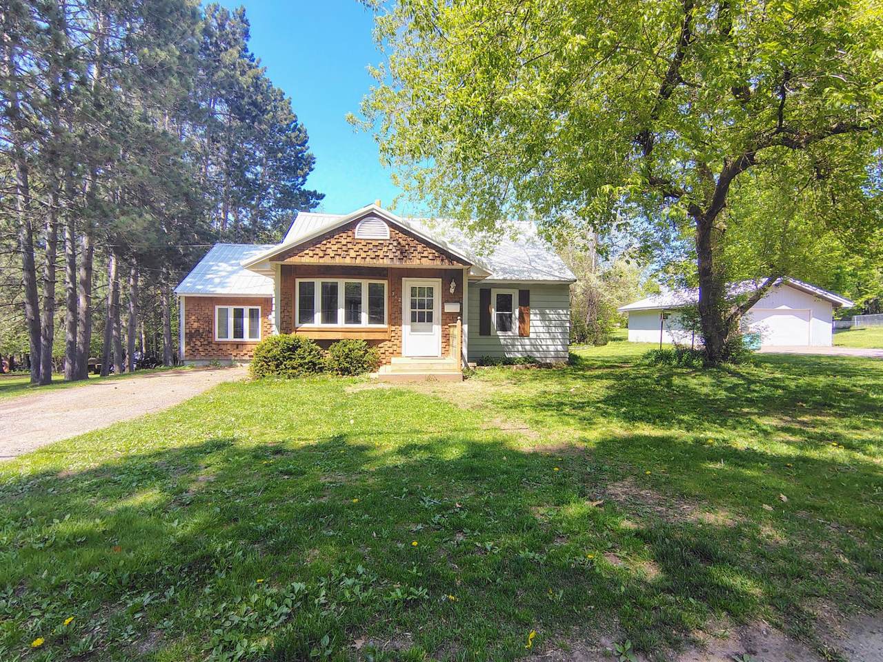 312 Maple St - Photo 1