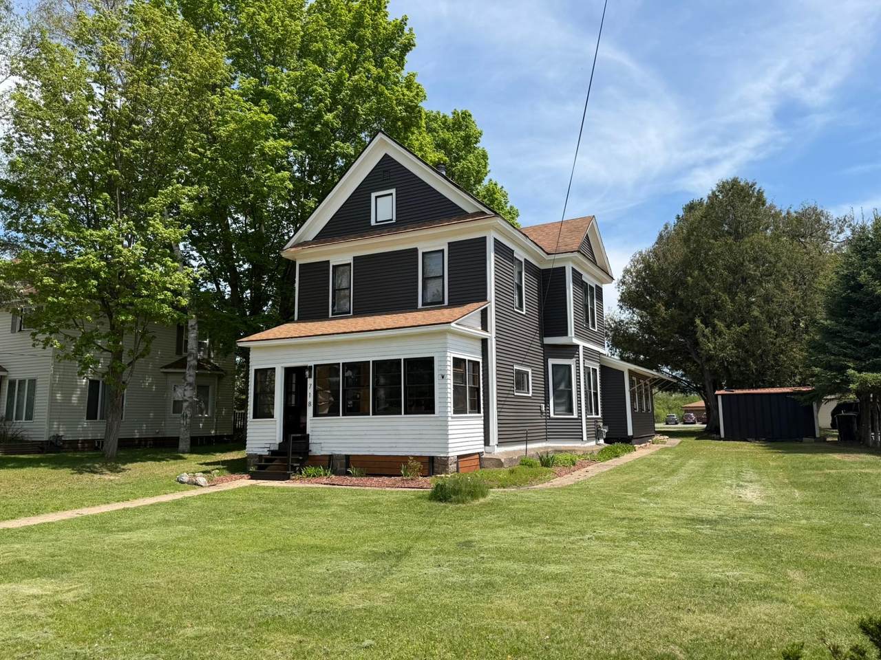 107 4TH AVE N - Photo 1