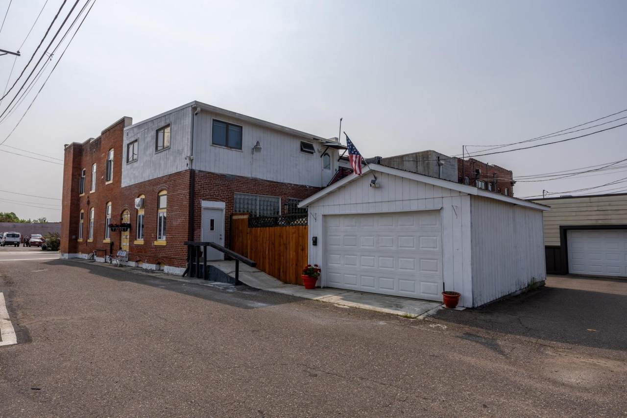110 2ND ST N - Photo 1