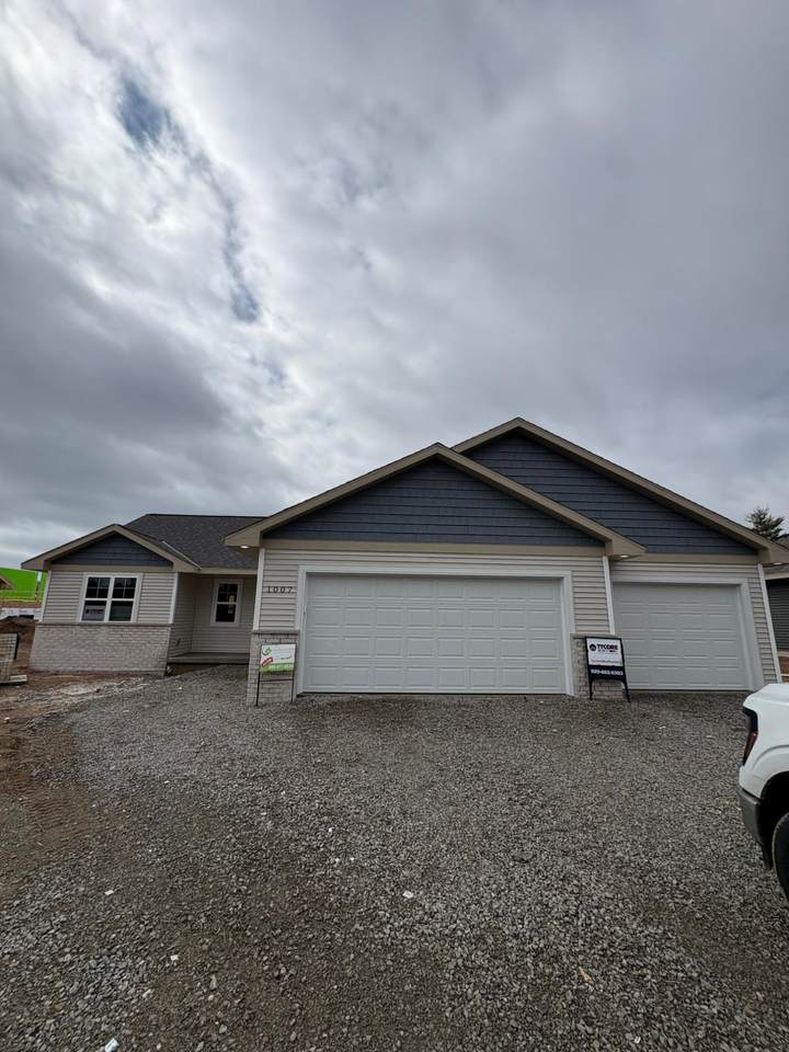 1007 Constellation Way - Photo 1