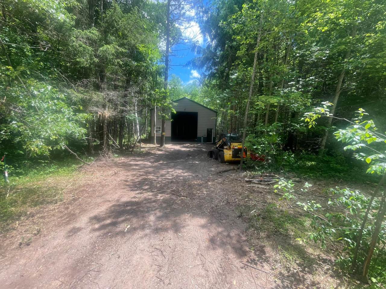 1070 Tomahawk Dr - Photo 1