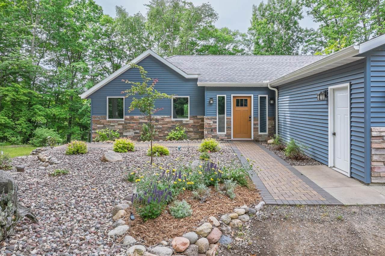 6613 Round Lake Rd - Photo 1