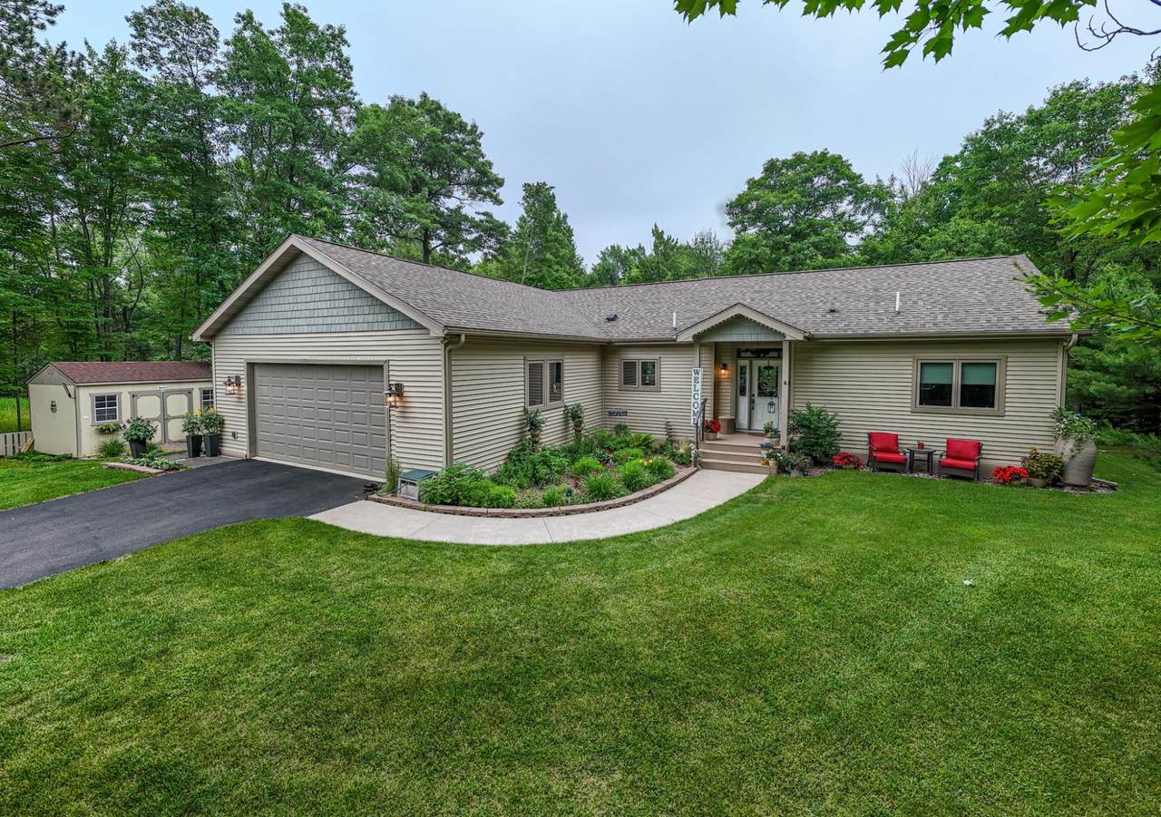 8643 Oak Park Cir - Photo 1