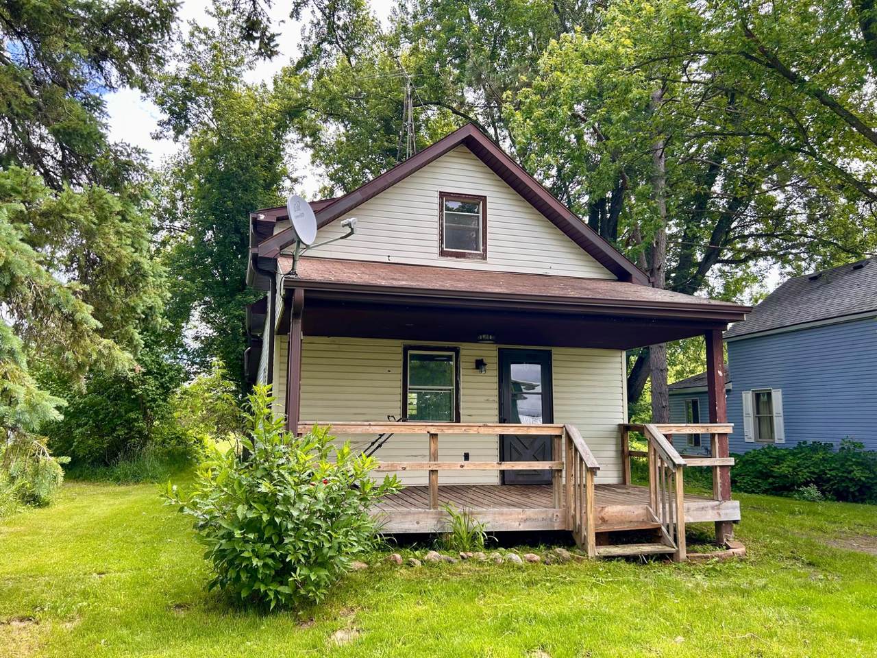 7916 Maple St - Photo 1
