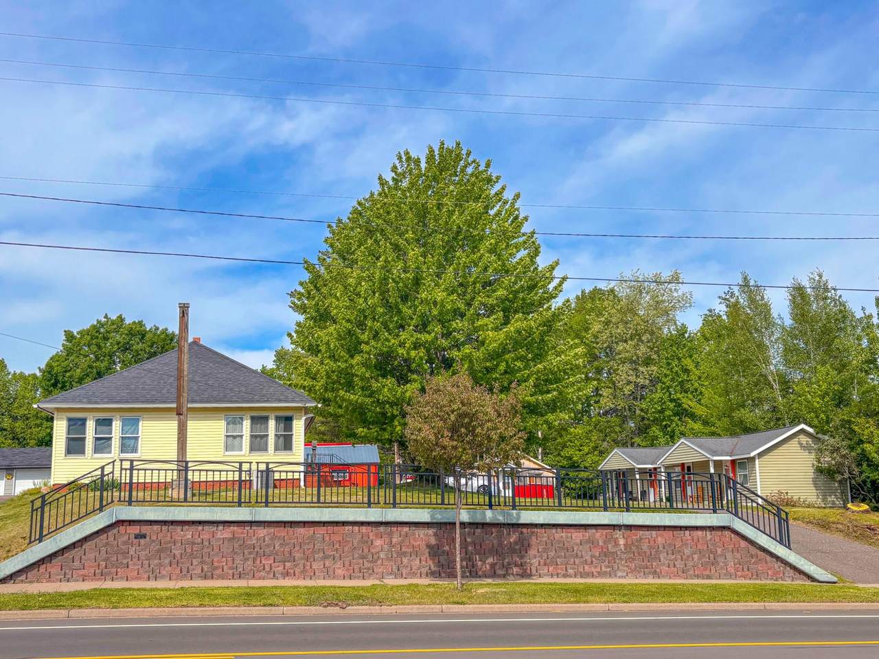 914 4TH AVE - Photo 1