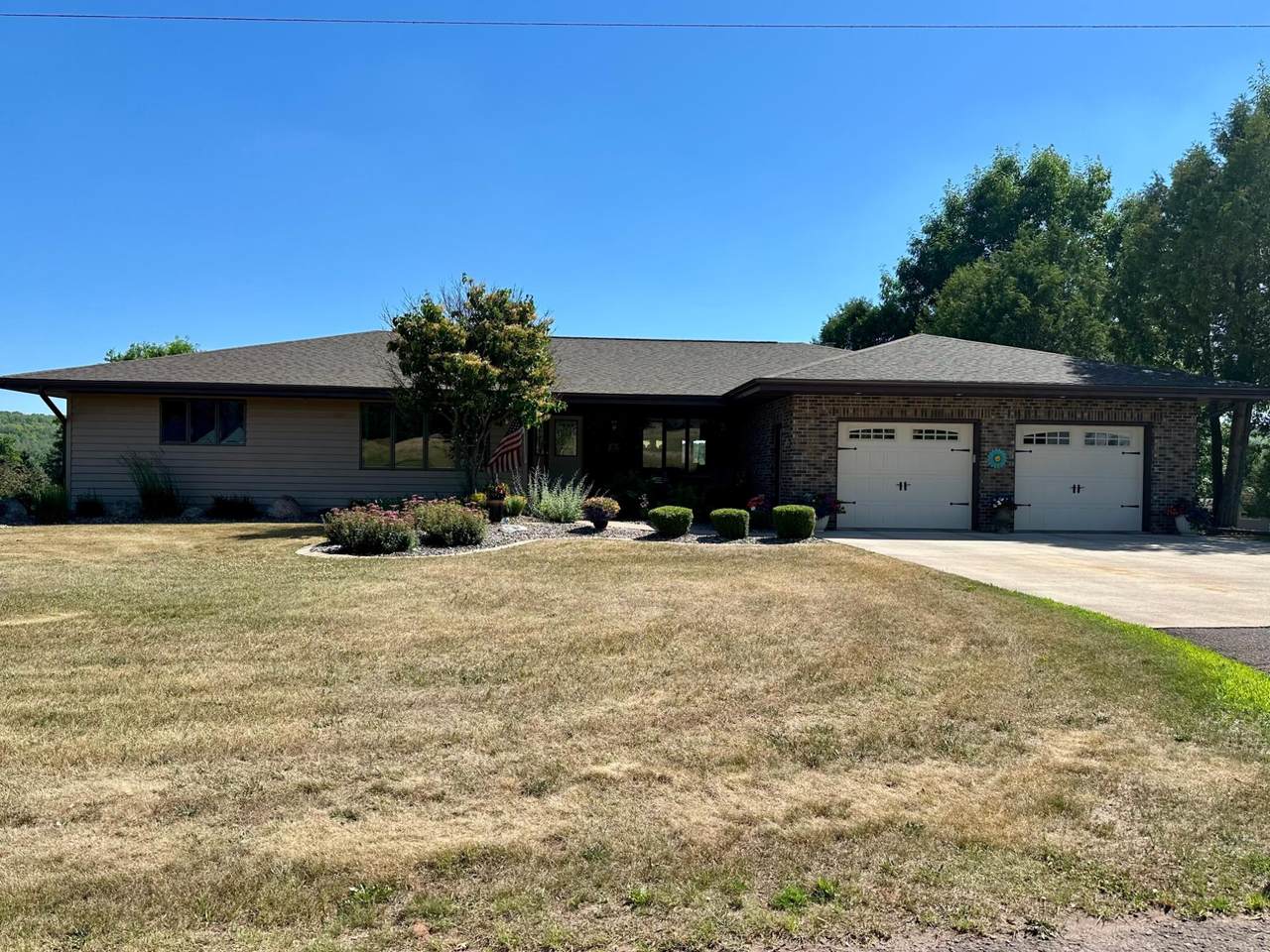 1001 Cinnabar St - Photo 1