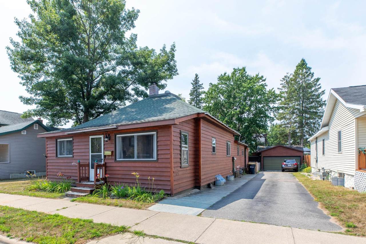 722 Dorr Ave - Photo 1