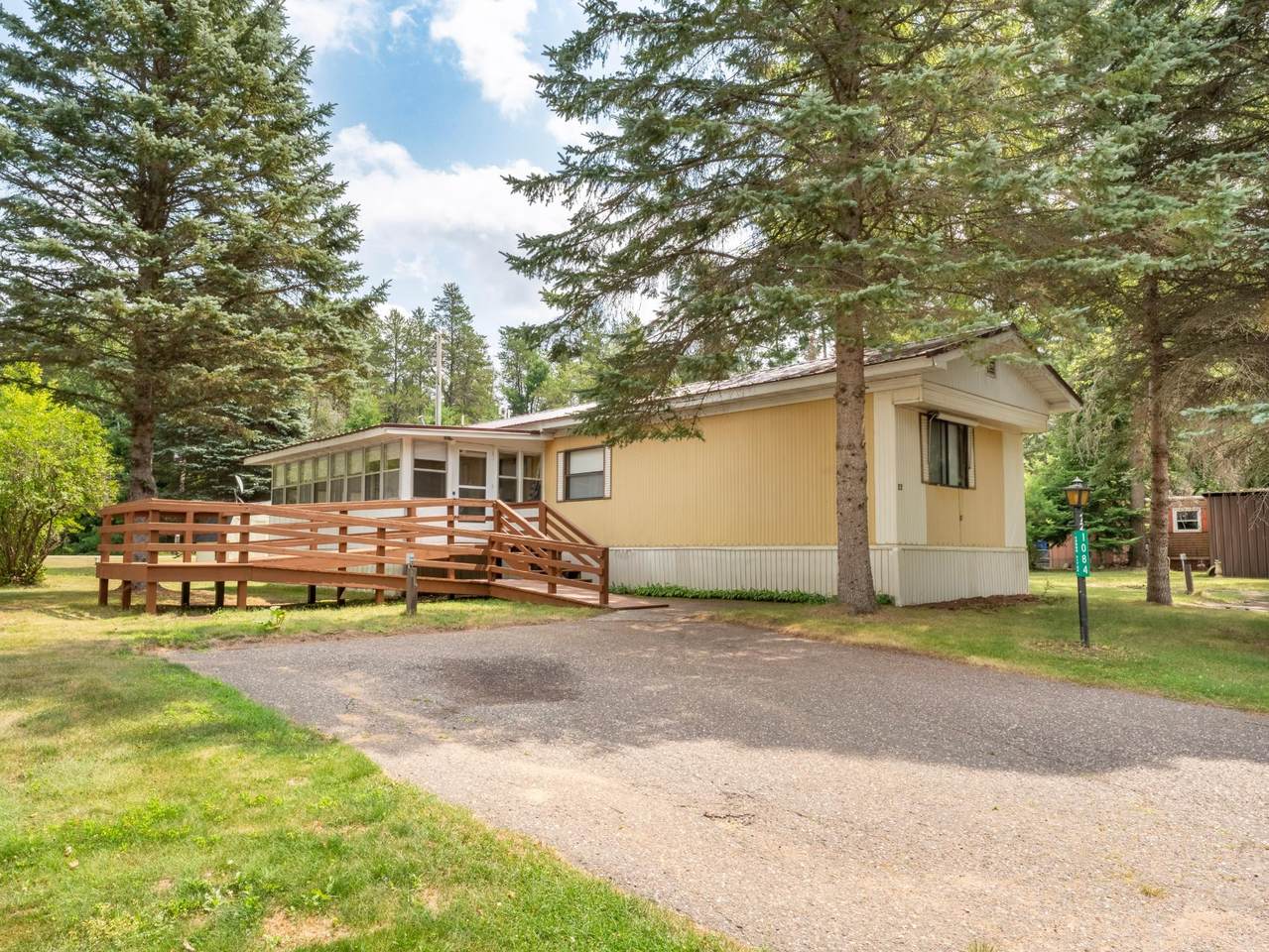 1084 Old Oak Ln - Photo 1