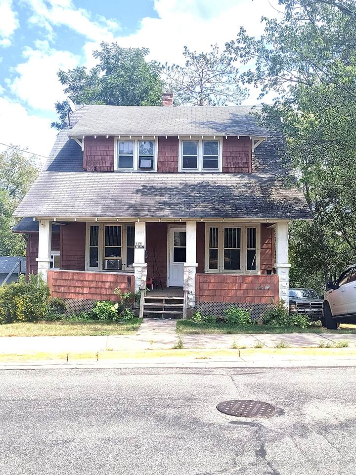 608 Alban St - Photo 1