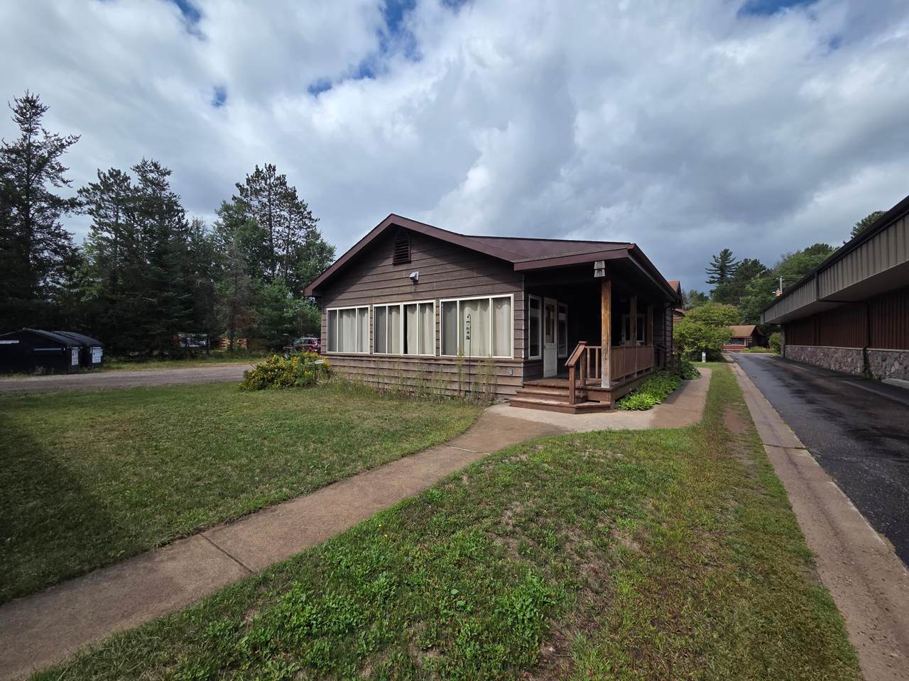 4184 Oak St - Photo 1