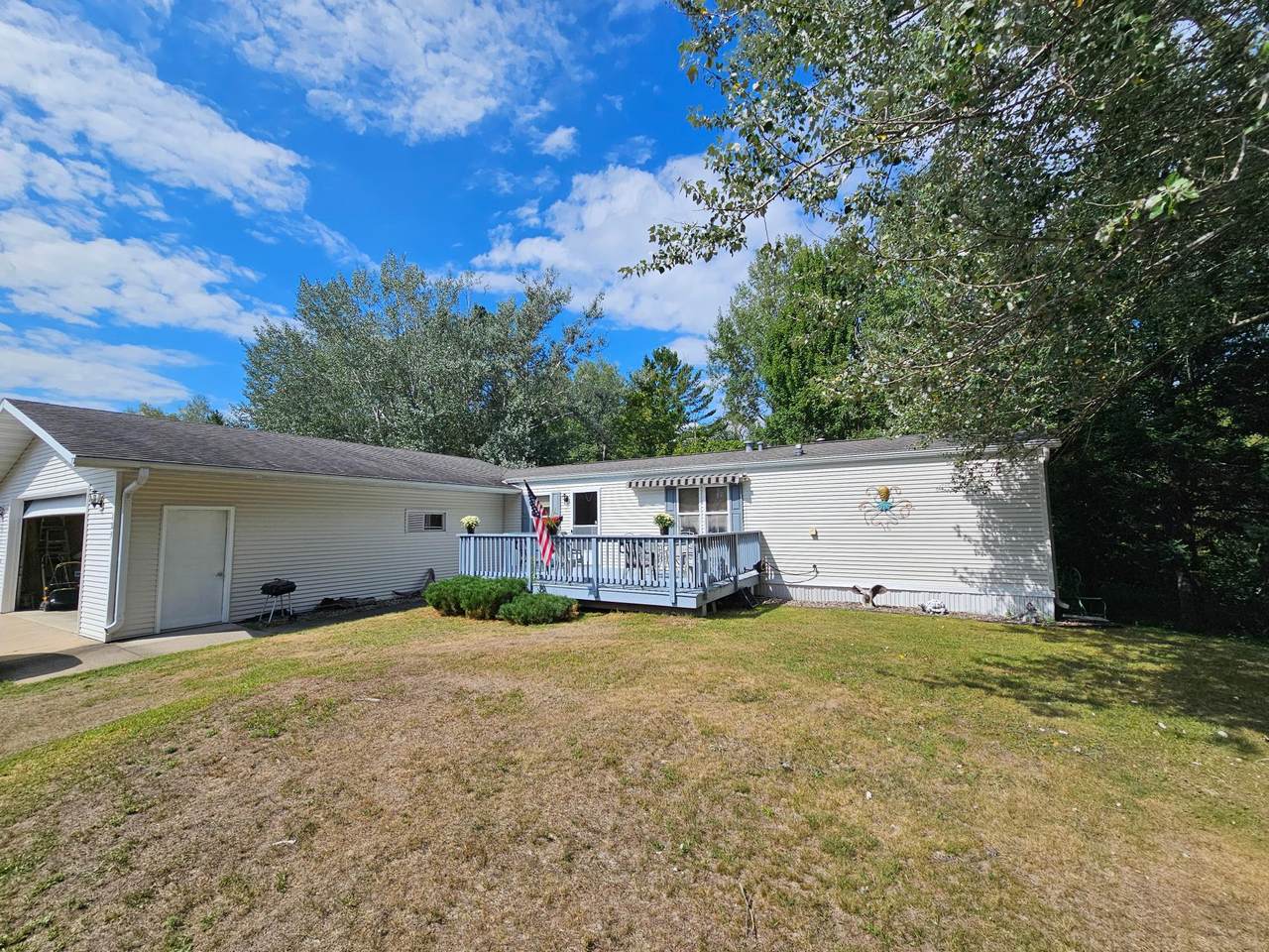 183 Edgewater Ct - Photo 1