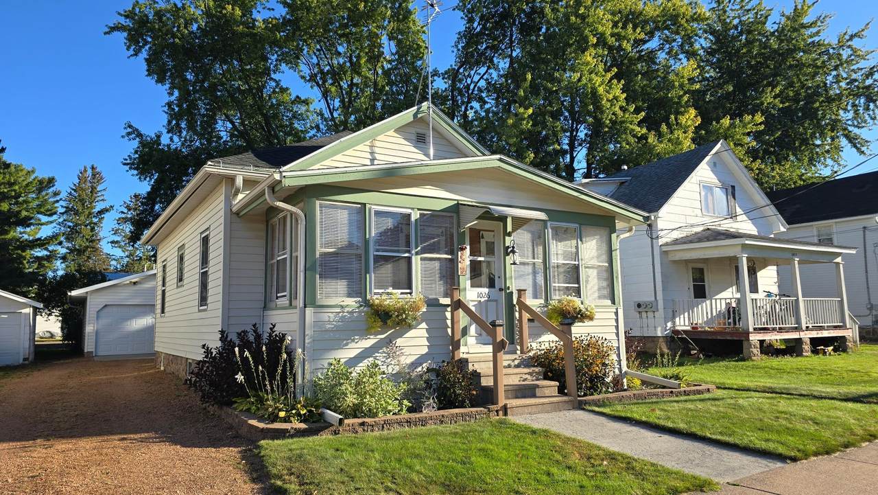 1026 6TH AVE - Photo 1