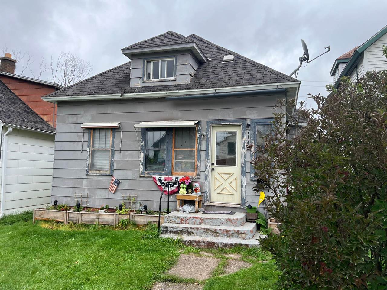 714 7TH AVE N - Photo 1