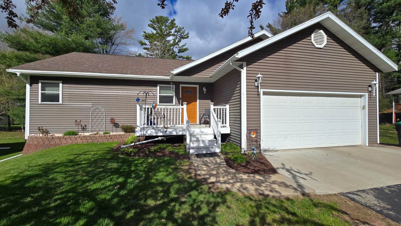 634 Roosevelt St - Photo 1