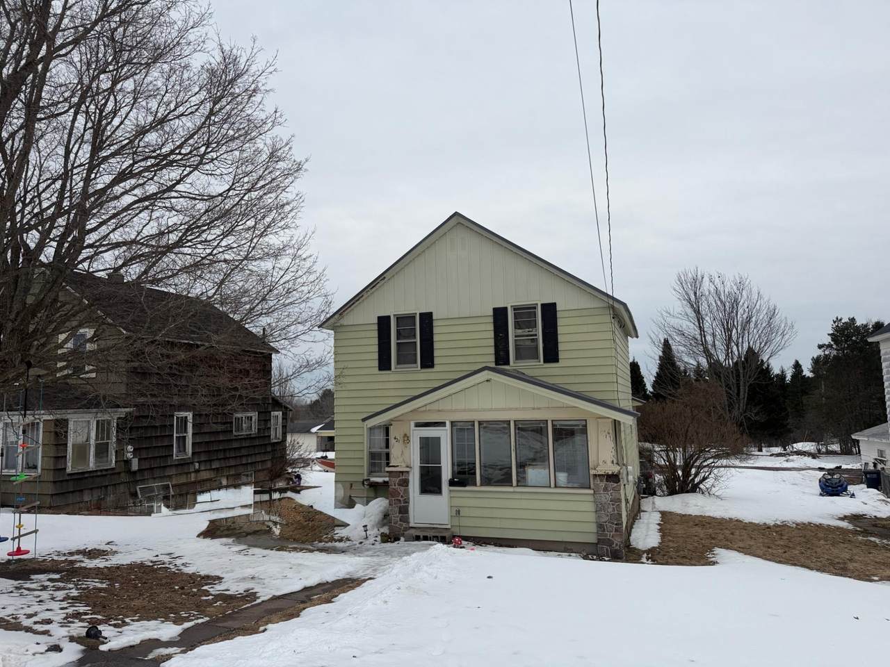421 Kennedy St - Photo 1