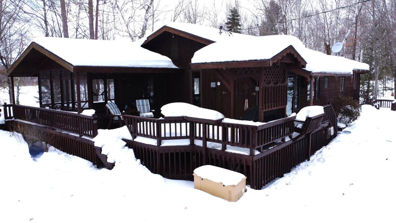 1091 Amber Lake Ln N - Photo 1