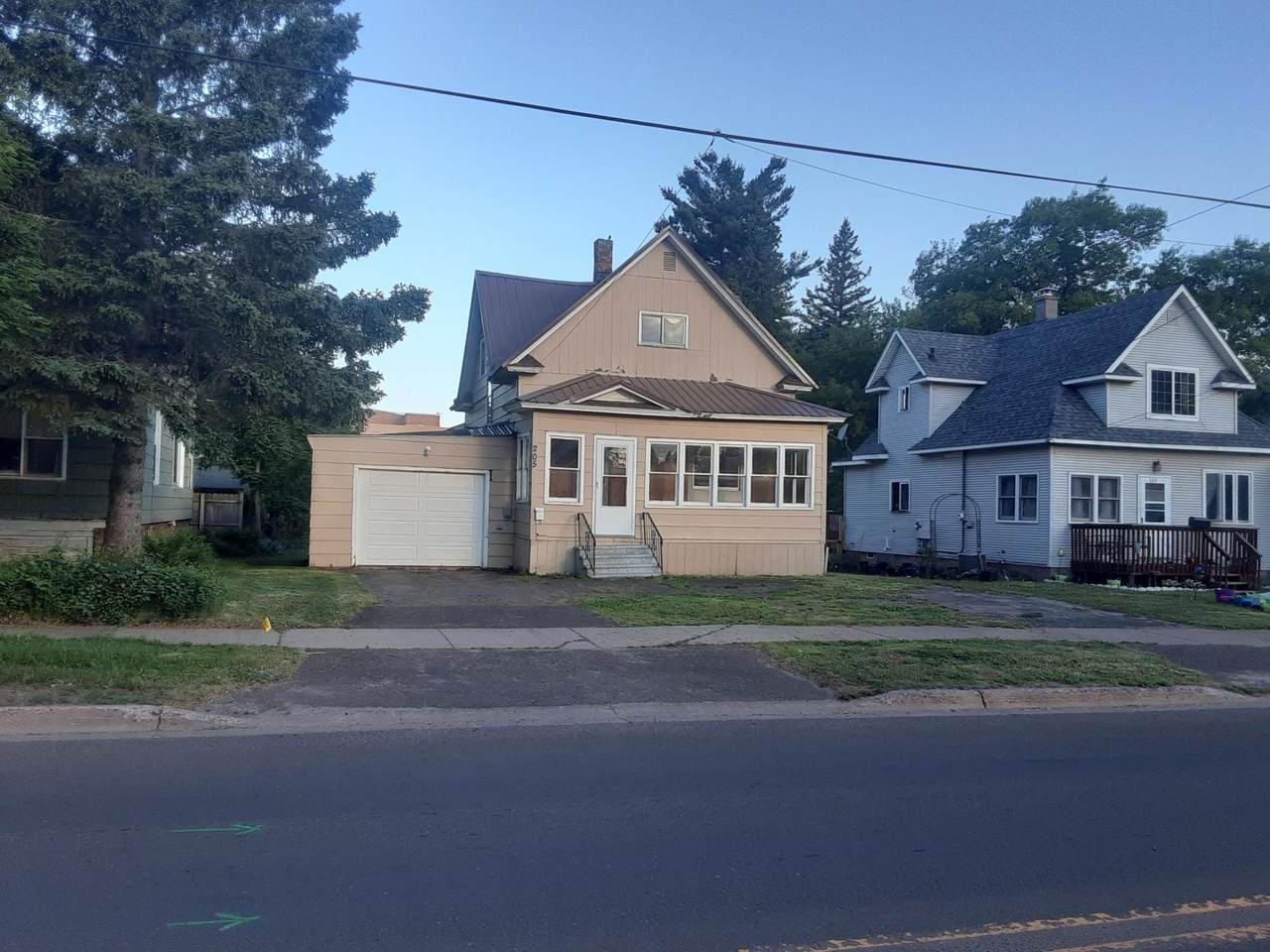 205 Lake St N - Photo 1