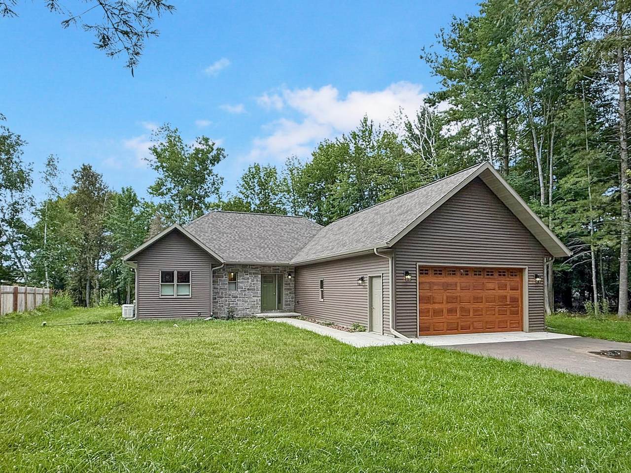 406 Sherburn St - Photo 1