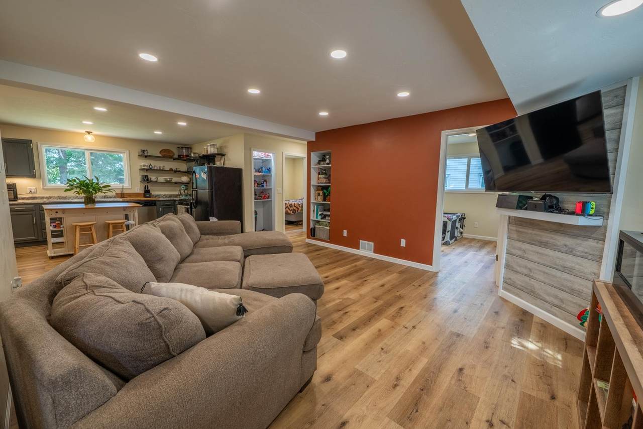 1930 5TH AVE - Photo 1