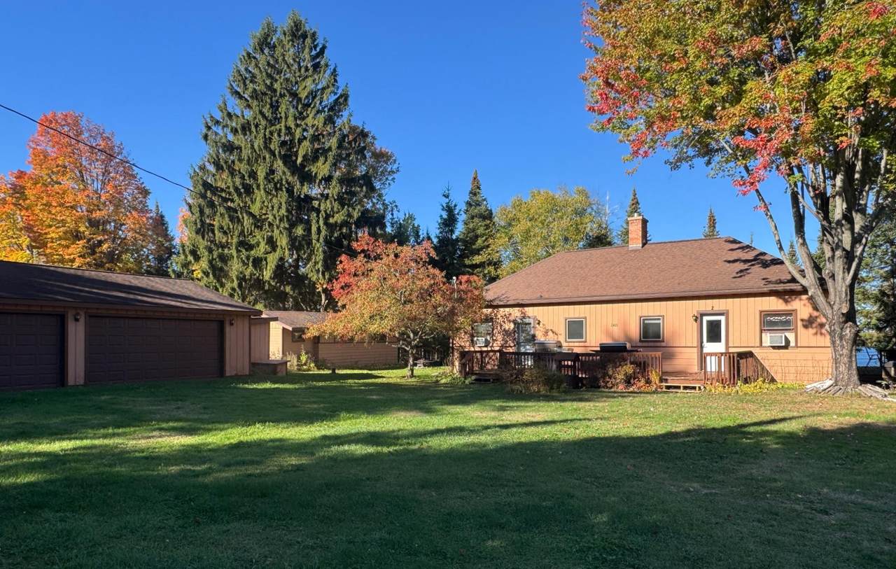 2421 Goldfinch Ln - Photo 1