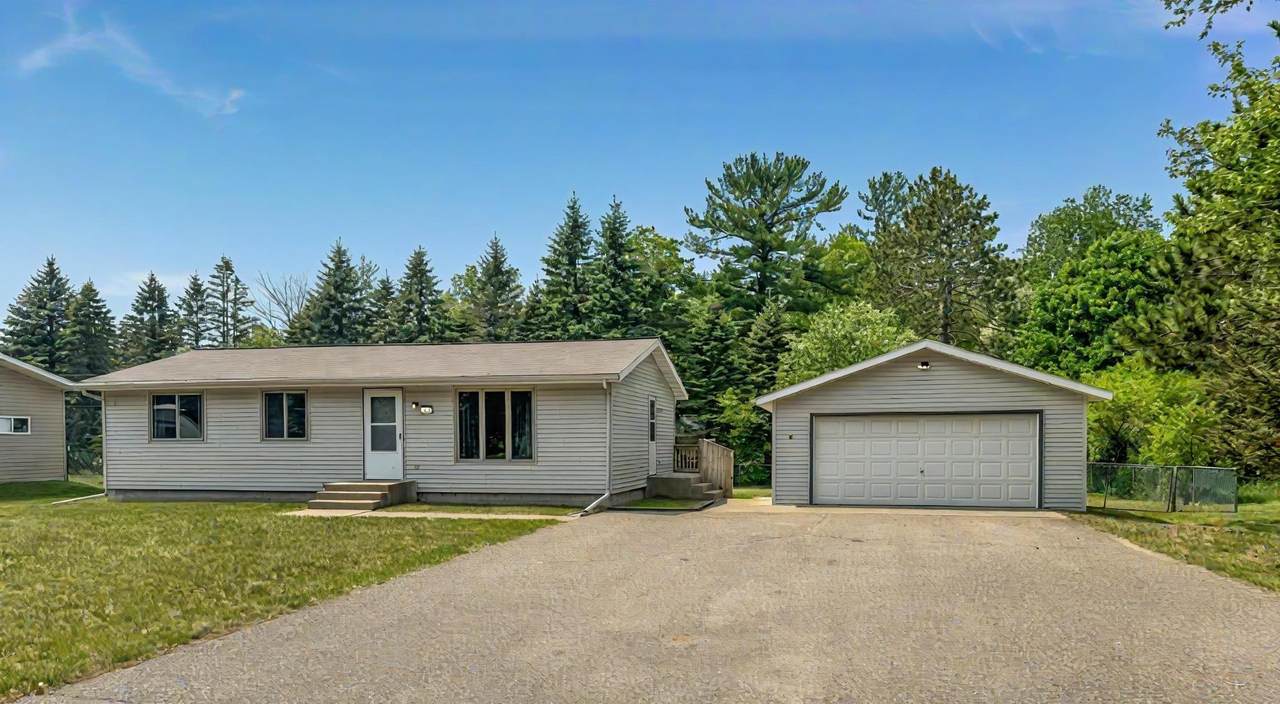 133 Henry St - Photo 1