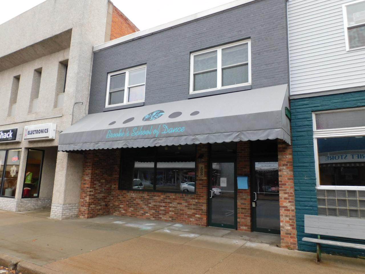 1009 Main St E - Photo 1