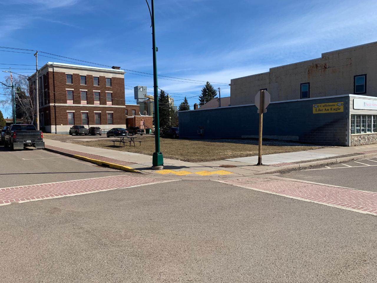 172&184 2ND AVE N - Photo 1