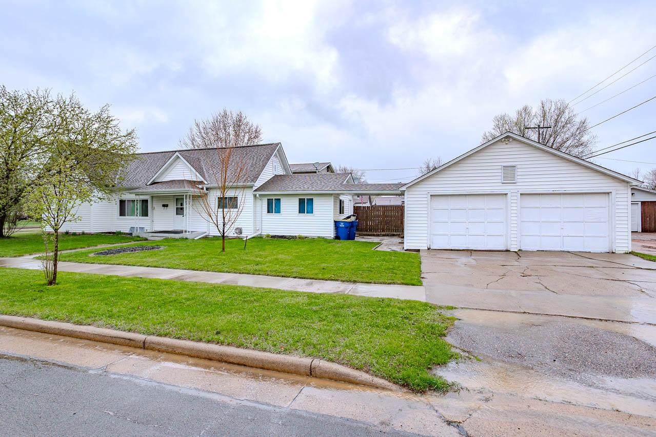 701 Cottage St - Photo 1