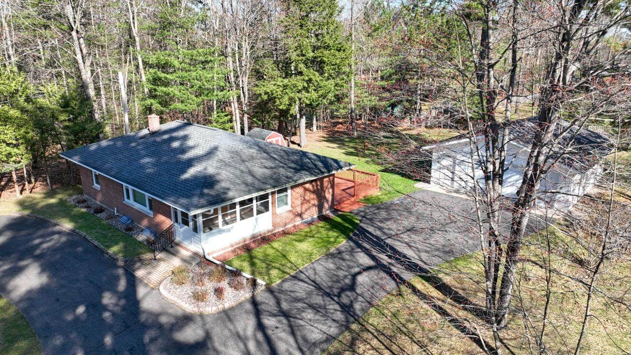 1043 Maple St E - Photo 1