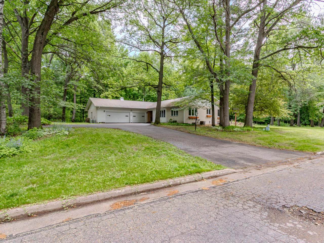 709 Wildwood Ln - Photo 1