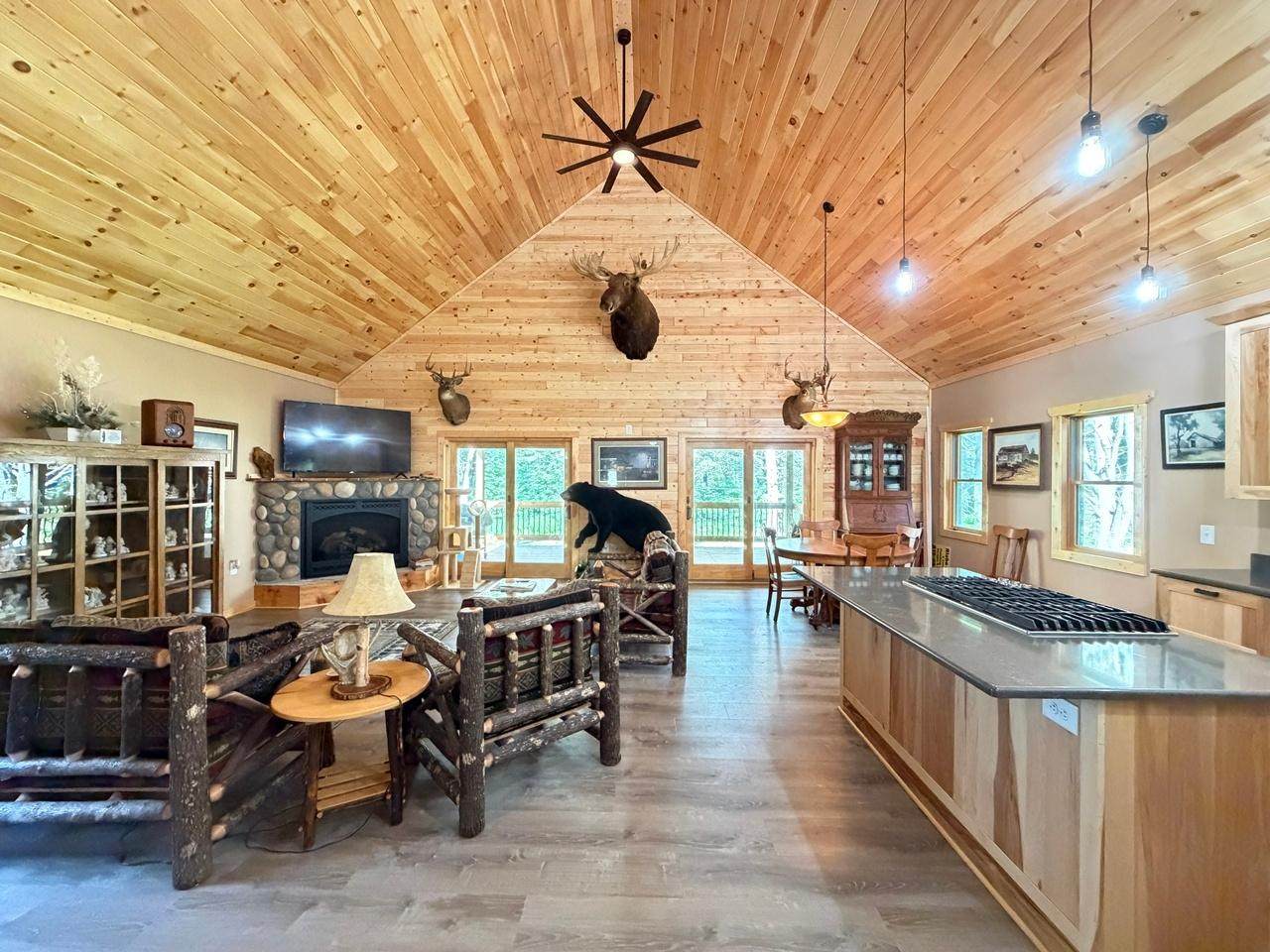 https://bt-photos.global.ssl.fastly.net/northwoods/orig_boomver_1_218407-2.jpg