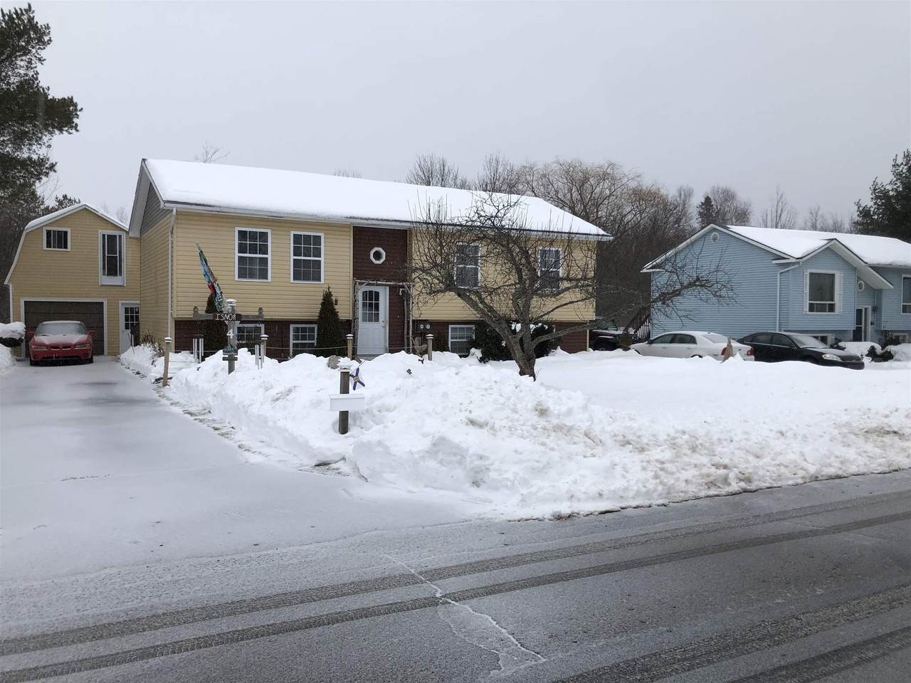 4 Robinson Drive - Photo 1
