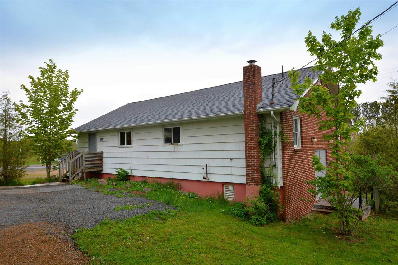 1142 Queen Street - Photo 1
